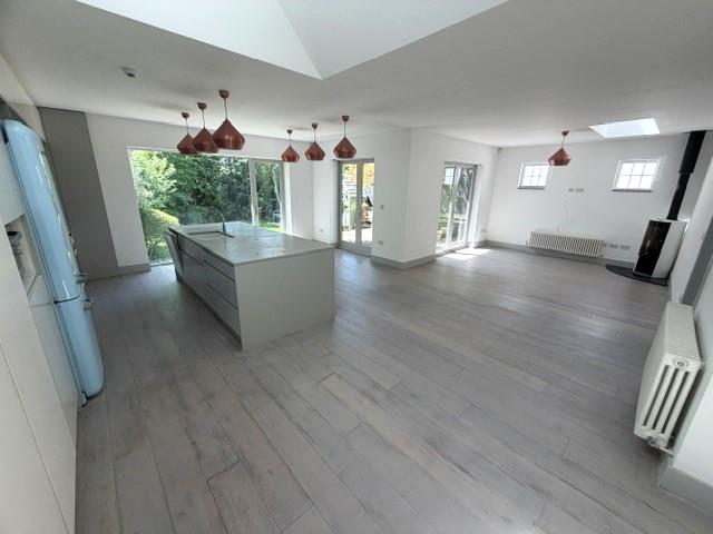 2 bed property in Lawrence Avenue, Mill Hill